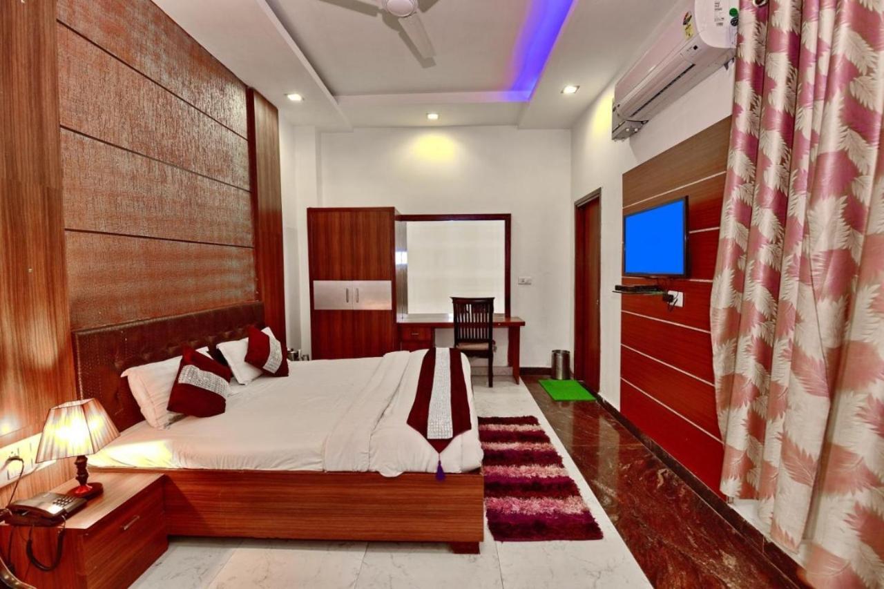 Kartikay Hotel Hisār Eksteriør billede