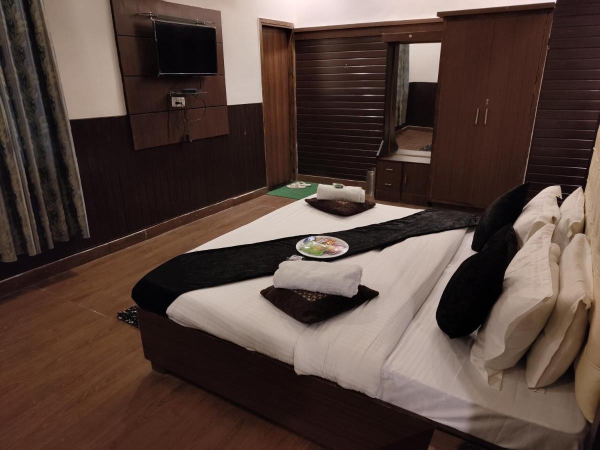 Kartikay Hotel Hisār Eksteriør billede