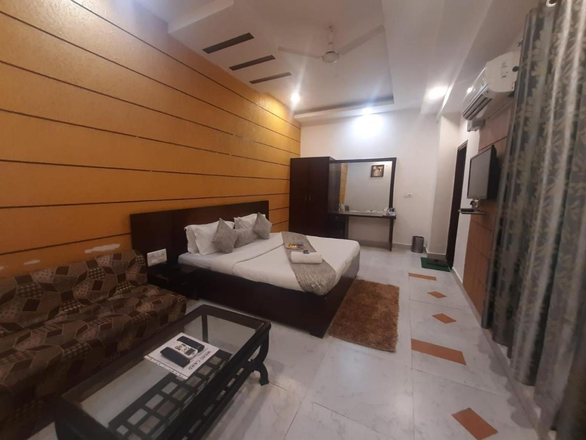 Kartikay Hotel Hisār Eksteriør billede