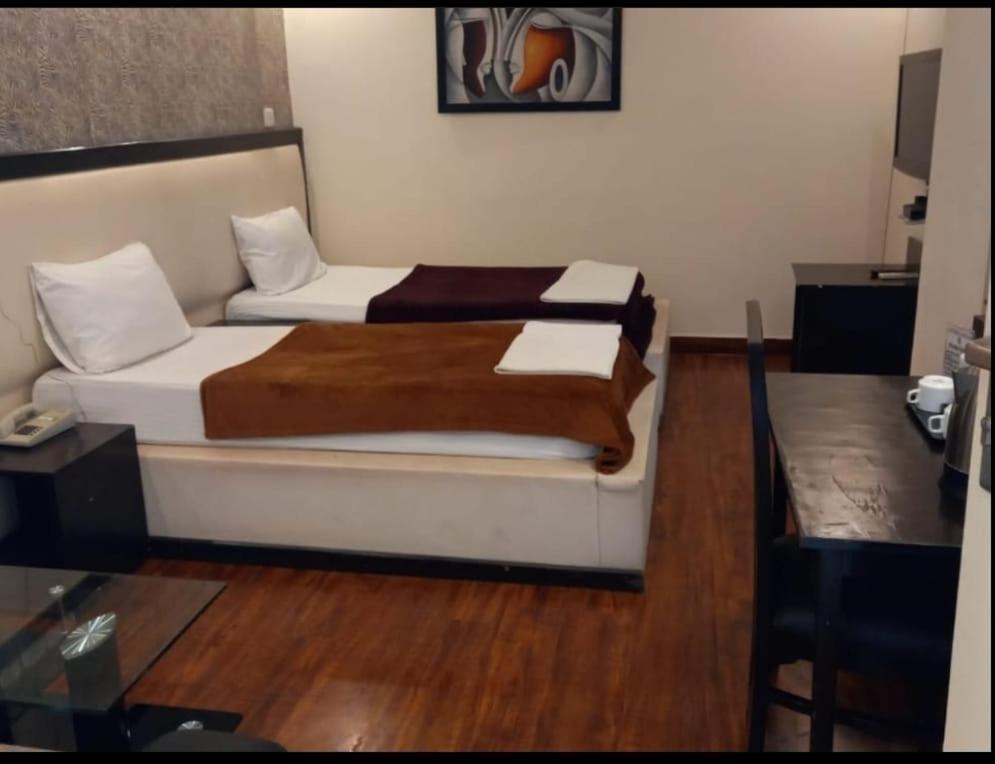 Kartikay Hotel Hisār Værelse billede