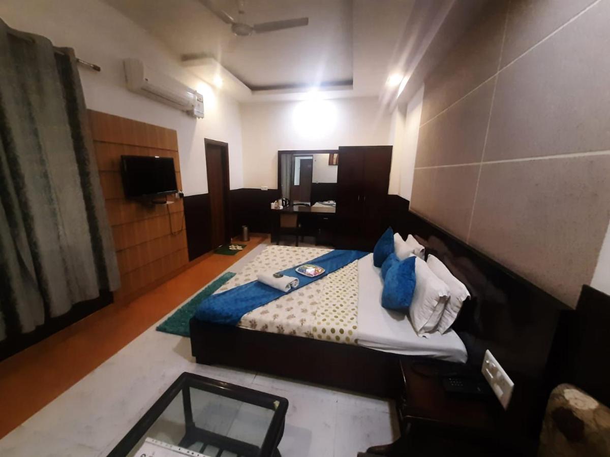 Kartikay Hotel Hisār Eksteriør billede