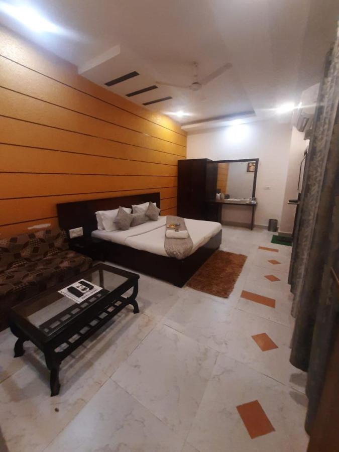 Kartikay Hotel Hisār Eksteriør billede