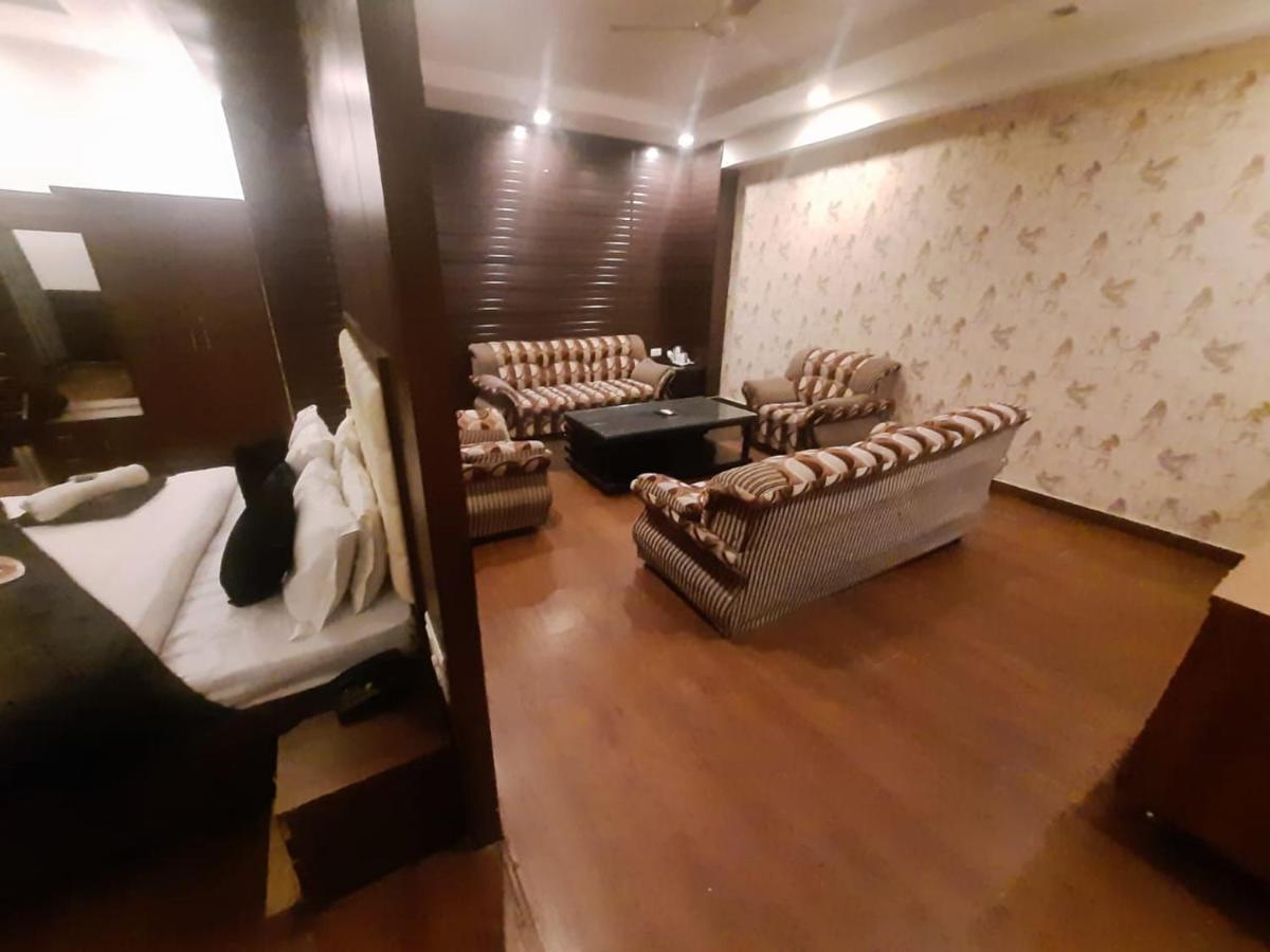 Kartikay Hotel Hisār Eksteriør billede