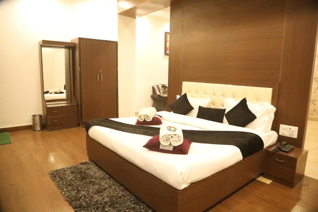 Kartikay Hotel Hisār Eksteriør billede